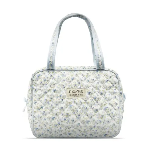 Karen Large toilet bag with handle in blue small flowered quilt. Can be machine washed. 30° 150 ml